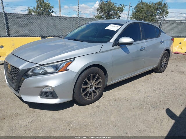 Nissan 2019 2019 1N4BL4BV8KC146038 Image 2
