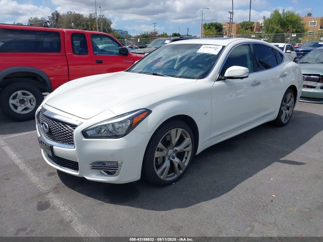 JN1BY1AP6FM541027 Infiniti 2015