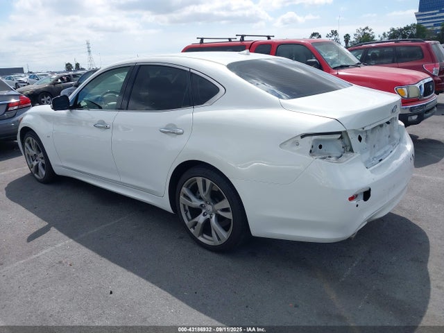 JN1BY1AP6FM541027 Infiniti 2015