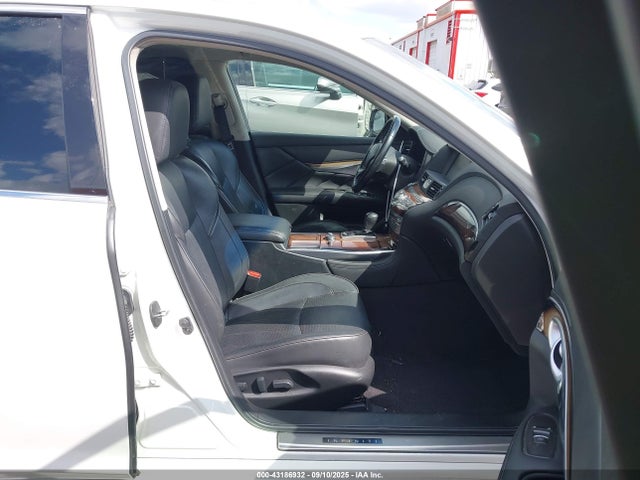 JN1BY1AP6FM541027 Infiniti 2015