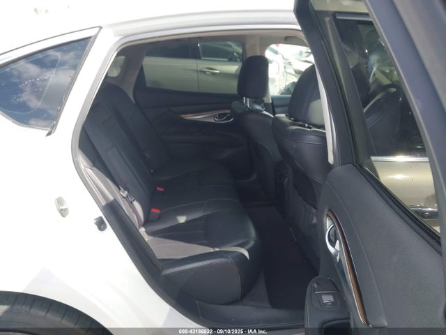 JN1BY1AP6FM541027 Infiniti 2015