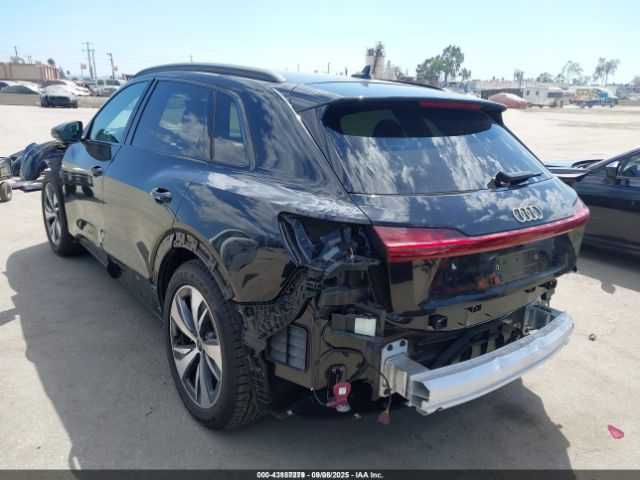2024 AUDI Q8 E-TRON WA14AAGE1RB048401 Photo 2