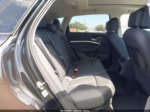 2024 AUDI Q8 E-TRON WA14AAGE1RB048401 Photo 7