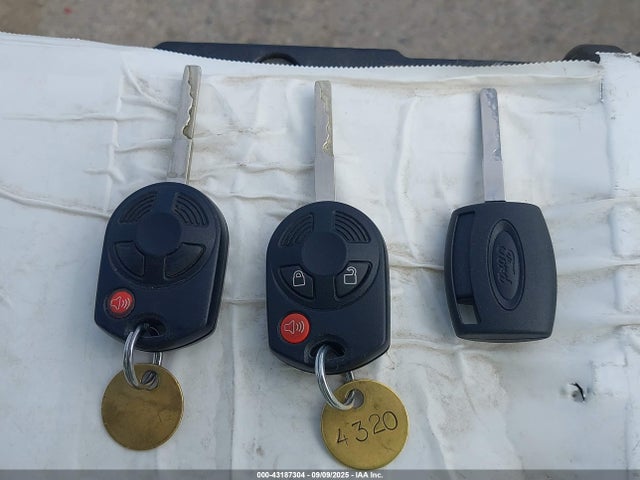 1FMCU9GX7FUA93878 Ford Escape