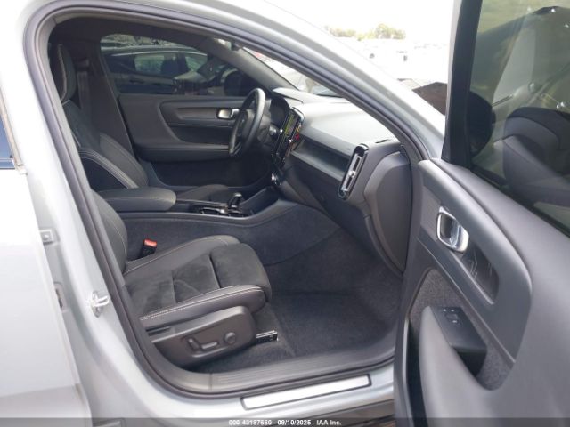2024 VOLVO C40 RECHARGE PURE ELECTRIC YV4EH3BL2R2098356 Photo 4