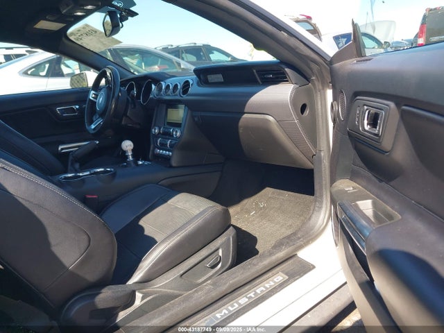 Ford 5.0l 4v premium fuel 2017 1FA6P8CFXH5214261 Image 5