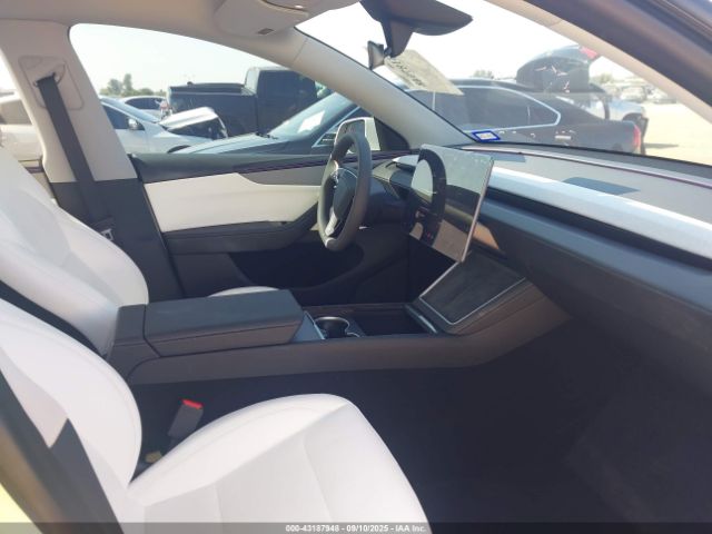 2026 TESLA MODEL Y 7SAYGDEE6TA405408 Photo 4