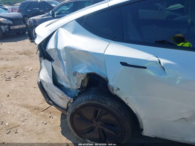 2026 TESLA MODEL Y 7SAYGDEE6TA405408 Photo 5