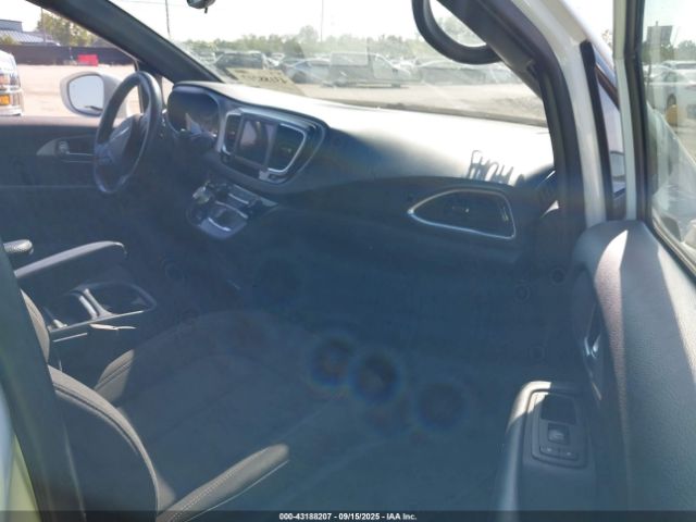 2018 CHRYSLER PACIFICA 2C4RC1FG5JR228429 Photo 4