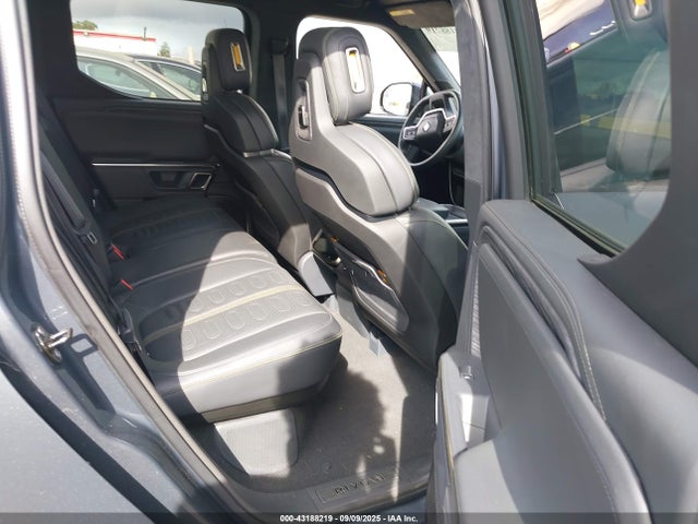 Rivian r1t 2022 7FCTGAAA9NN004171 Image 8