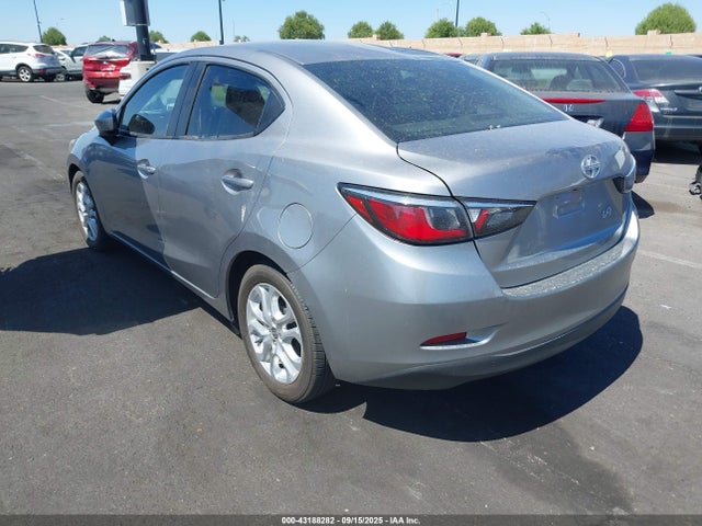 3MYDLBZV8GY141113 Scion p5v