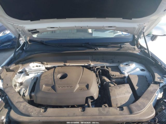 2018 VOLVO XC60 LYV102RKXJB101068 Photo 9