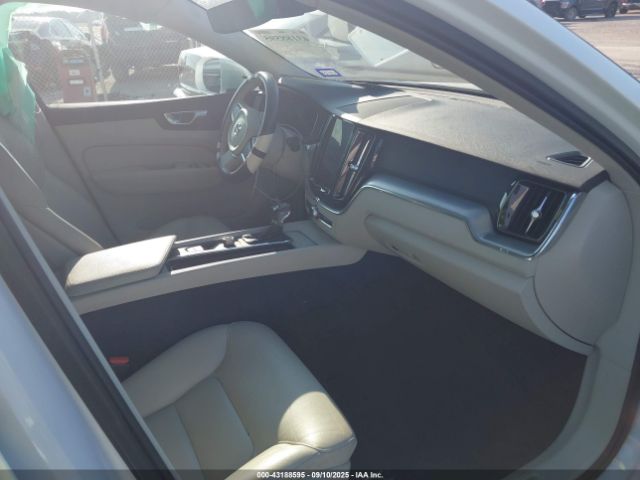 2018 VOLVO XC60 LYV102RKXJB101068 Photo 4