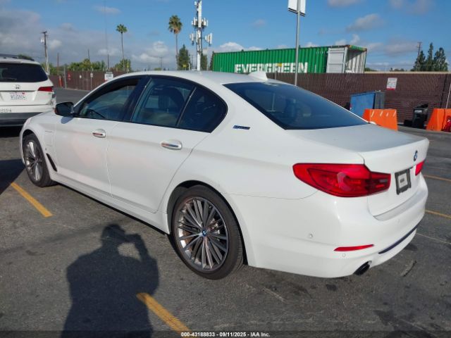 2018 BMW 530E WBAJA9C52JB033579 Photo 2
