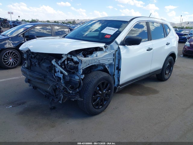 Nissan 2016 2016 JN8AT2MT2GW022363 Image 2