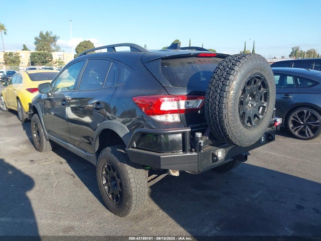 Subaru naturally aspirated 2018 JF2GTABC1J8324839 Image 3