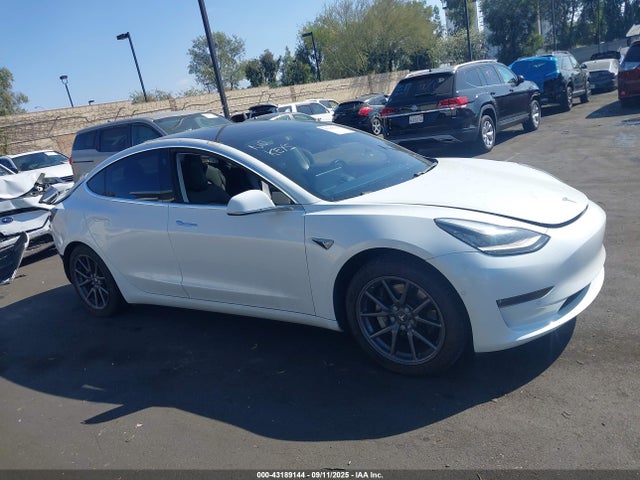 Tesla 2018 2018 5YJ3E1EAXJF040286 Image 14