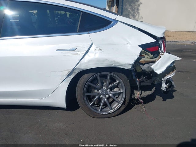 Tesla 2018 2018 5YJ3E1EAXJF040286 Image 20