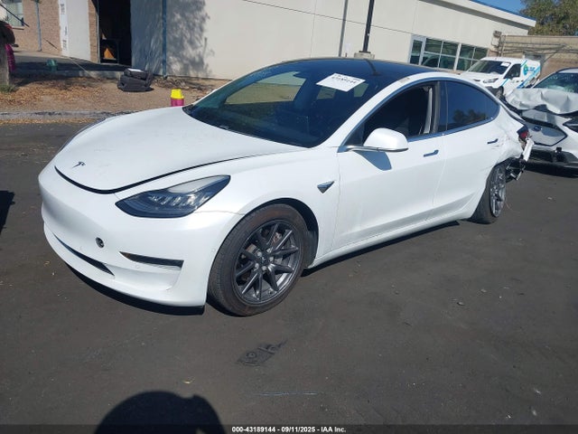 Tesla 2018 2018 5YJ3E1EAXJF040286 Image 2