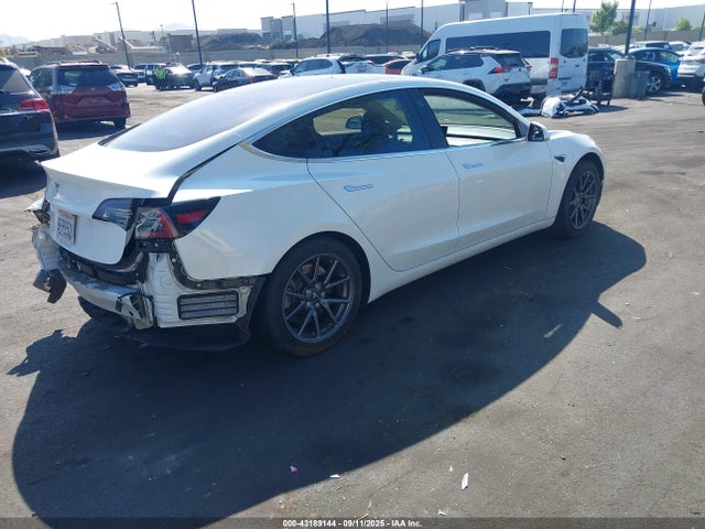 Tesla 2018 2018 5YJ3E1EAXJF040286 Image 4