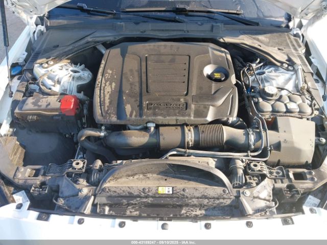 2019 JAGUAR XE SAJAR4FX6KCP52634 Photo 9