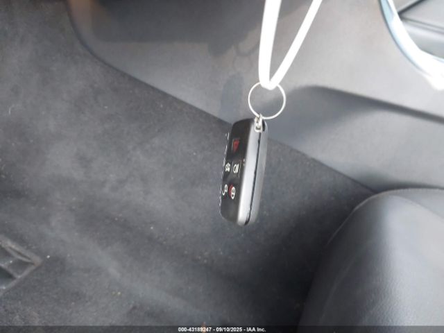 2019 JAGUAR XE SAJAR4FX6KCP52634 Photo 10