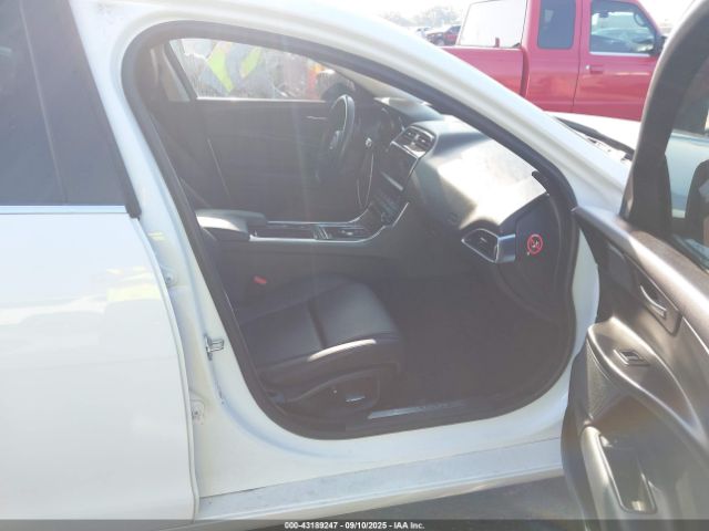 2019 JAGUAR XE SAJAR4FX6KCP52634 Photo 4