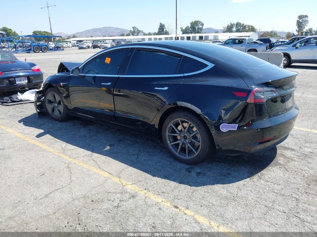 2018 TESLA MODEL 3 5YJ3E1EA0JF155267 Photo 2