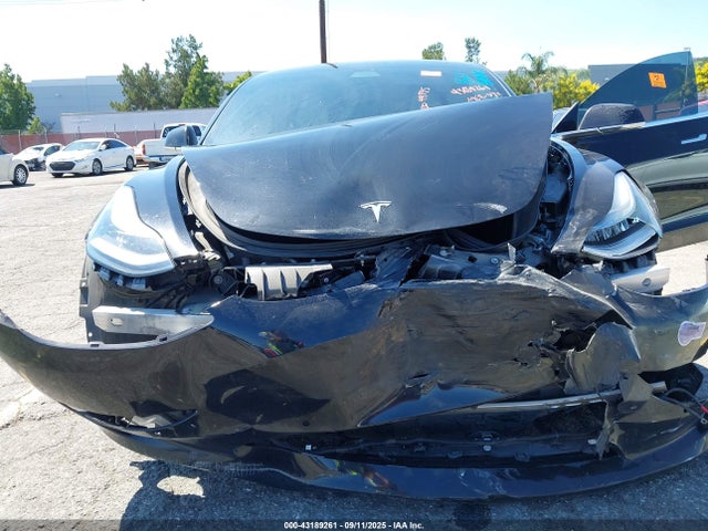 2018 TESLA MODEL 3 5YJ3E1EA0JF155267 Photo 5