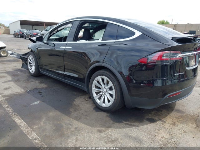 2018 TESLA MODEL X 5YJXCBE20JF091575 Photo 2