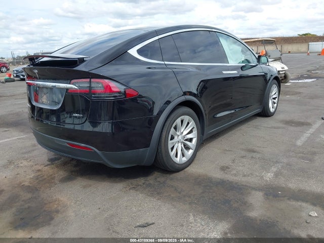 2018 TESLA MODEL X 5YJXCBE20JF091575 Photo 3
