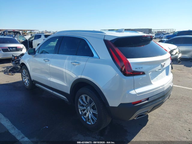 2022 CADILLAC XT4 1GYFZCR49NF113659 Photo 2