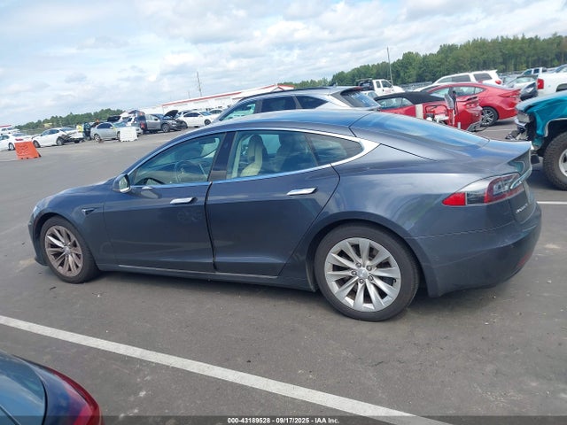 Tesla 2017 2017 5YJSA1E26HF209326 Image 13