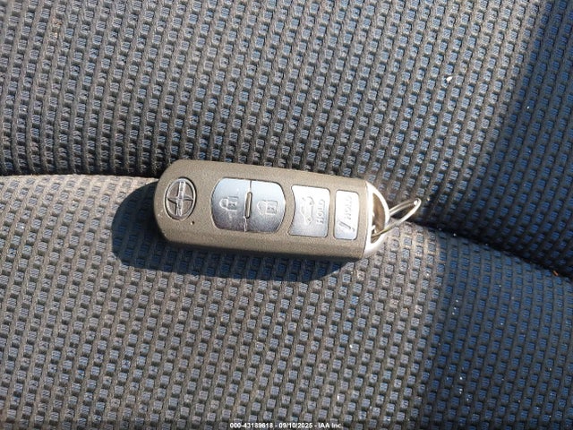 3MYDLBZV6GY111575 Scion p5v