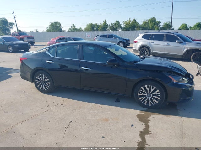 Nissan 2023 2023 1N4BL4DV7PN347194 Image 13