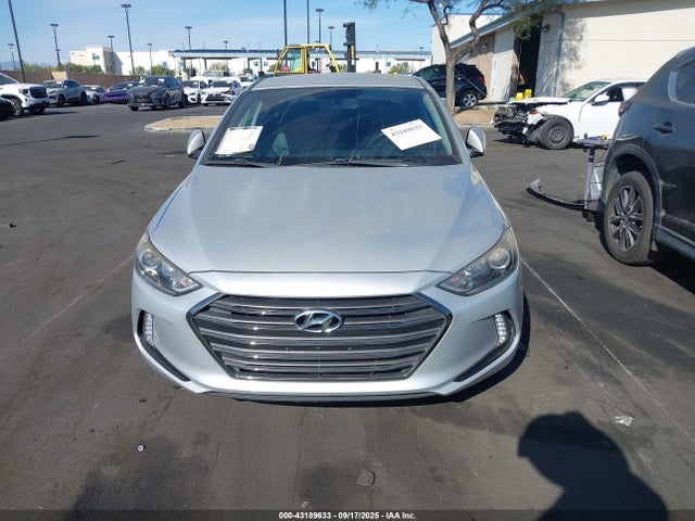 5NPD84LF3HH055882 Hyundai Elantra