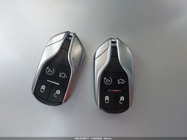 2019 MASERATI LEVANTE ZN661XUL4KX334335 Photo 10