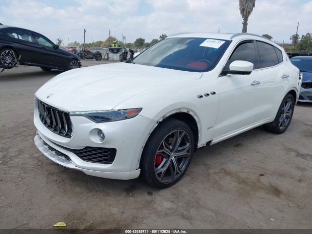 2019 MASERATI LEVANTE ZN661XUL4KX334335 Photo 1