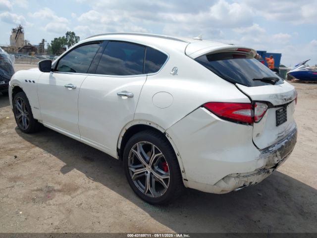 2019 MASERATI LEVANTE ZN661XUL4KX334335 Photo 2