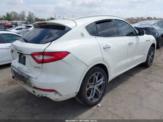 2019 MASERATI LEVANTE ZN661XUL4KX334335 Photo 3