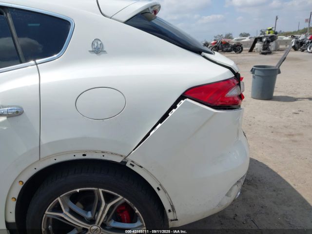 2019 MASERATI LEVANTE ZN661XUL4KX334335 Photo 5