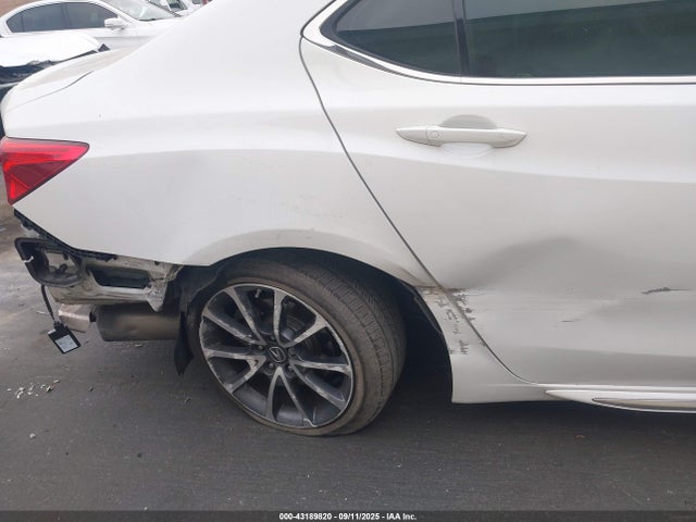 Acura j35y6 2018 19UUB2F59JA001395 Image 18