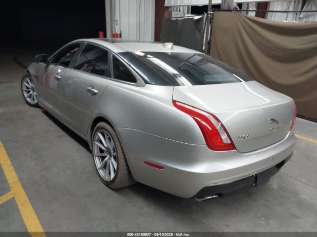 2016 JAGUAR XJ SAJWA2G73G8V95087 Photo 2