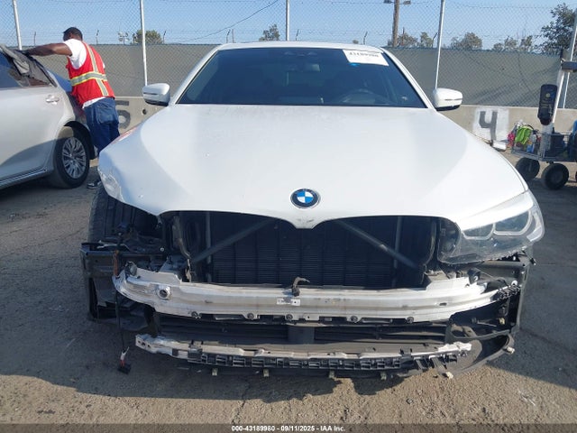 WBAJE5C57KWW18584 BMW 540I