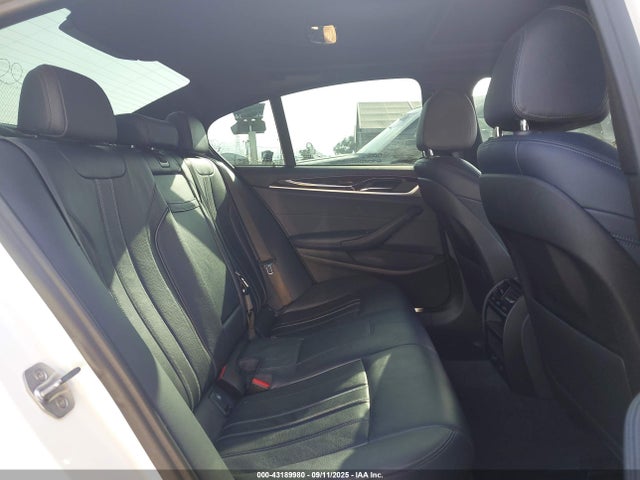 WBAJE5C57KWW18584 BMW 540I