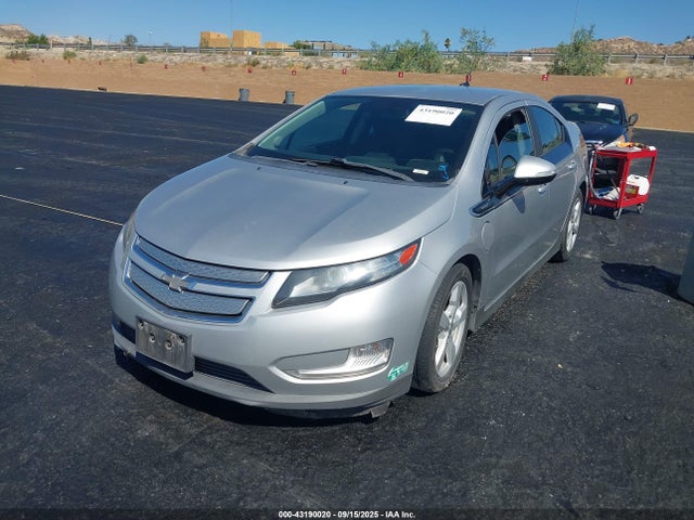 Chevrolet luu - ffv, e-flex, fam 2014 1G1RE6E4XEU162167 Image 2
