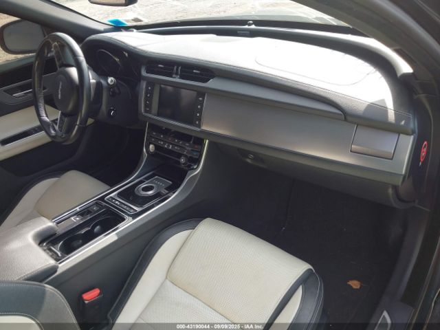 2016 JAGUAR XF SAJBF4BV7GCY18780 Photo 4