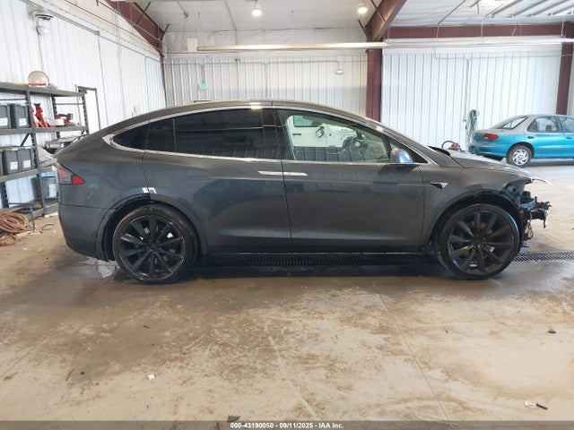 Tesla MODEL X 2016 5YJXCAE22GF028917 Image 14