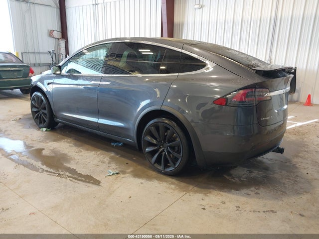 2016 TESLA MODEL X 5YJXCAE22GF028917 Photo 2