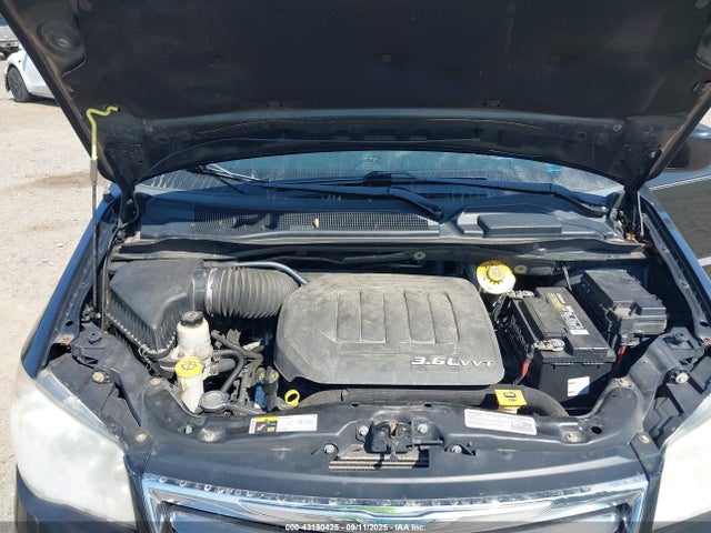 2C4RC1BG0ER217253 Chrysler Town and Country